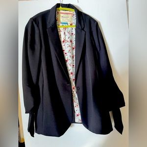 Dressy blazer with tie sleeves, pockets, small shoulder pads, and pleated back